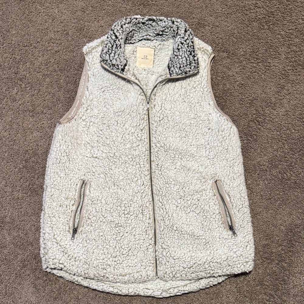 Cozy Sherpa Zip-Up Vest in Light Grey